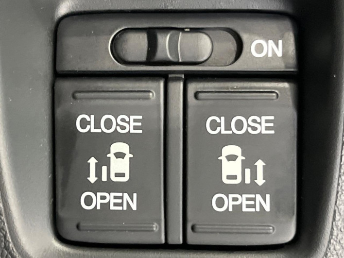 2017 Honda N-BOX CUSTOM DBA-JF2 (UW-69ef58457d2f2)[22]