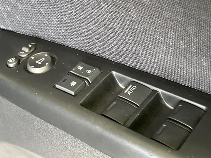 2017 Honda N-BOX CUSTOM DBA-JF2 (UW-69ef58457d2f2)[24]