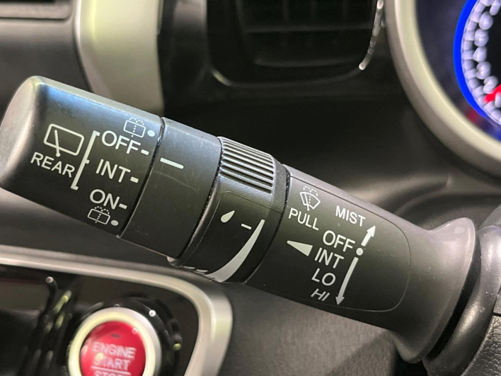 2017 Honda N-BOX CUSTOM DBA-JF2 (UW-69ef58457d2f2)[18]