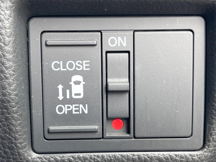 2018 Honda N-BOX CUSTOM DBA-JF3 (UW-69ef58470684e)[18]