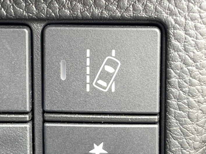 2018 Honda N-BOX CUSTOM DBA-JF3 (UW-69ef58470684e)[20]