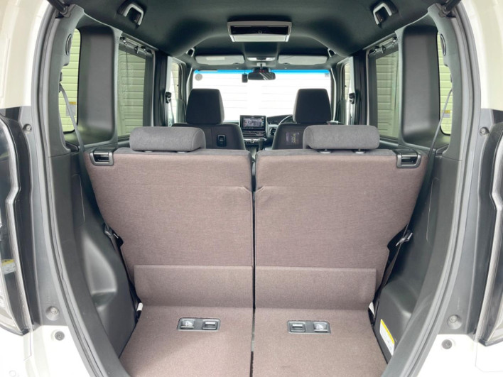 2018 Honda N-BOX CUSTOM DBA-JF3 (UW-69ef58470684e)[8]