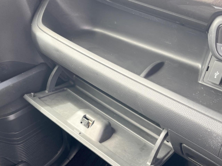 2018 Honda N-BOX CUSTOM DBA-JF3 (UW-69ef58470684e)[29]