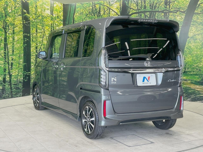 2019 Honda N-BOX CUSTOM DBA-JF3 (UW-69ef584764f3e)[9]