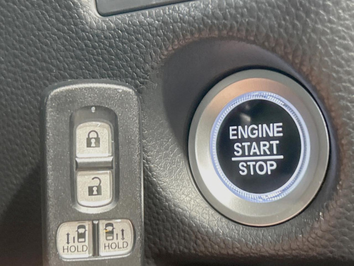 2019 Honda N-BOX CUSTOM DBA-JF3 (UW-69ef584764f3e)[17]