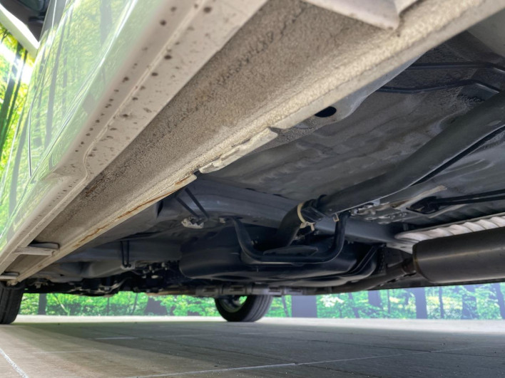 2017 Honda N-BOX CUSTOM DBA-JF3 (UW-69ef584a4cdc1)[26]