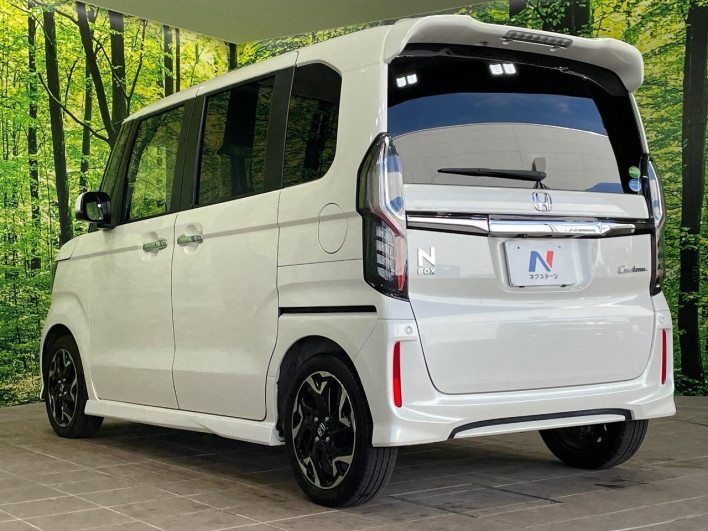 2017 Honda N-BOX CUSTOM DBA-JF3 (UW-69ef584a4cdc1)[18]