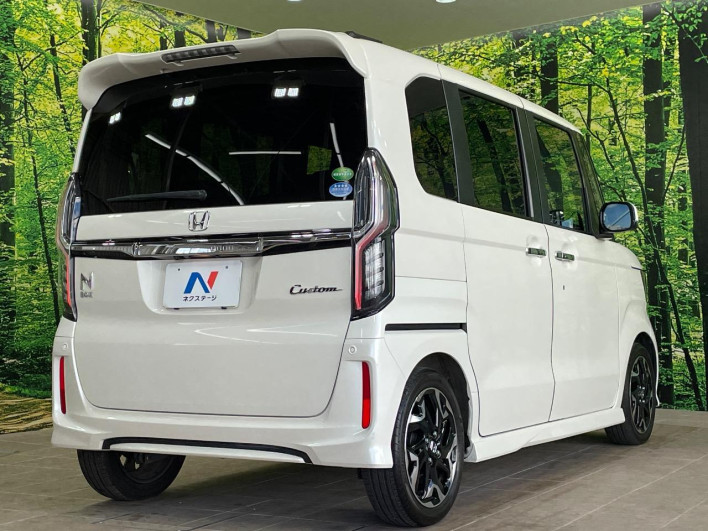 2017 Honda N-BOX CUSTOM DBA-JF3 (UW-69ef584a4cdc1)[16]