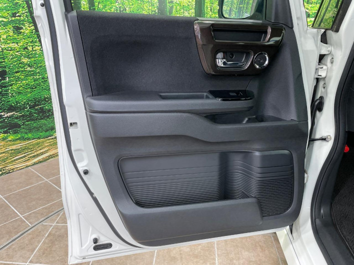 2017 Honda N-BOX CUSTOM DBA-JF3 (UW-69ef584a4cdc1)[27]