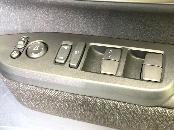 2025 Honda N-BOX CUSTOM 6BA-JF5 (UW-69ef585247a9a)[11]