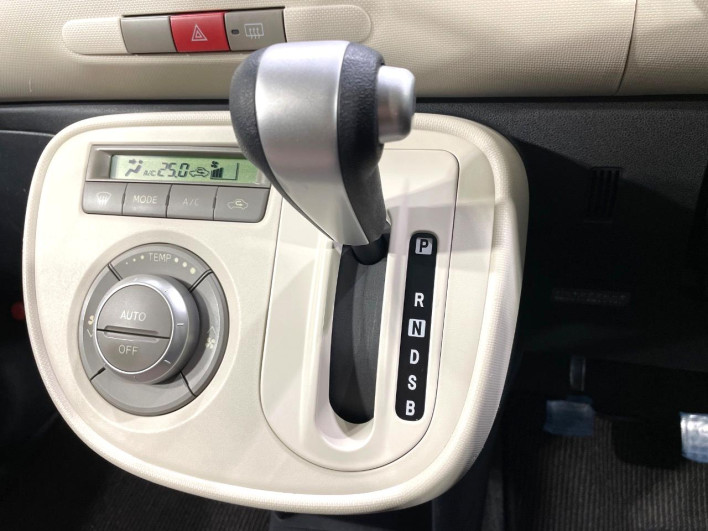 2014 Daihatsu Mira Cocoa DBA-L675S (UW-69ef5860f2d5c)[27]