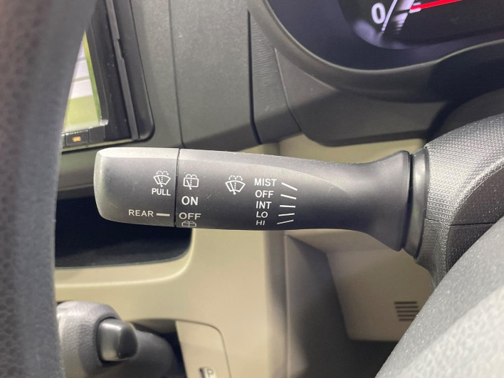 2014 Daihatsu Move DBA-LA100S (UW-69ef58621c6d9)[15]