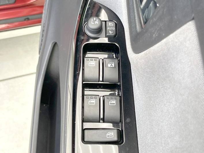 2017 Daihatsu Cast DBA-LA250S (UW-69ef58640dd1a)[28]