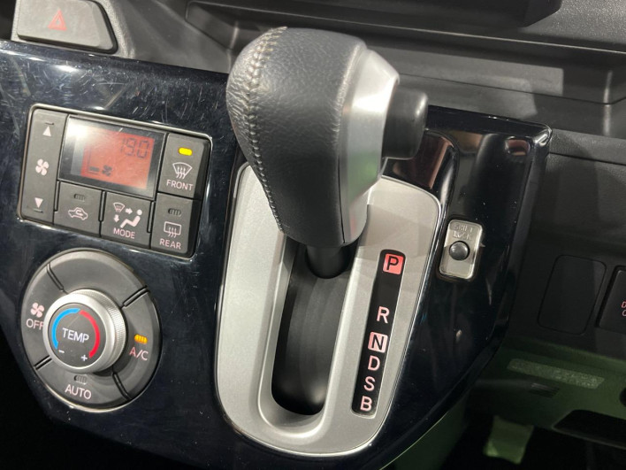 2015 Daihatsu Wake DBA-LA700S (UW-69ef58728d958)[23]