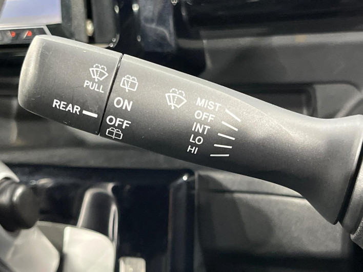 2015 Daihatsu Wake DBA-LA700S (UW-69ef58728d958)[17]