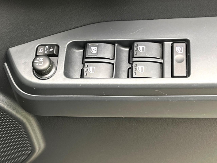 2018 Daihatsu Wake DBA-LA700S (UW-69ef58732707d)[7]