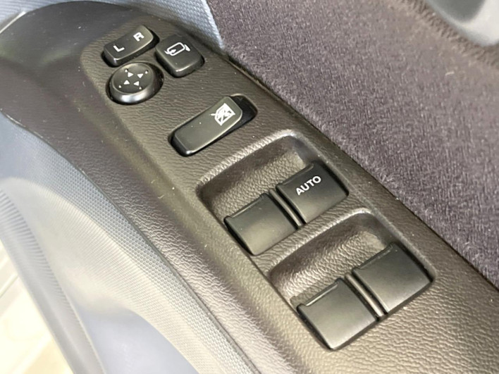 2012 Mitsubishi Delica D:2 DBA-MB15S (UW-69ef588865c53)[22]