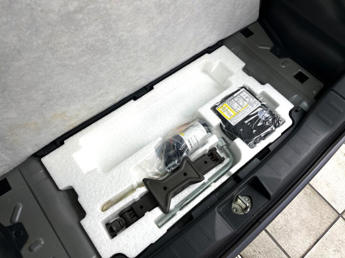 2013 Suzuki Spacia Custom DBA-MK32S (UW-69ef58918ff64)[29]