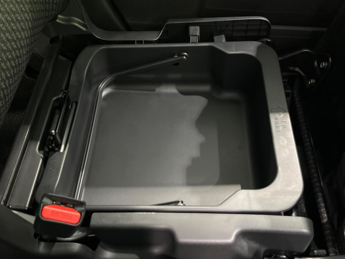 2024 Suzuki Hustler 5AA-MR92S (UW-69ef58a133add)[15]