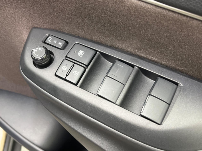 2022 Toyota Yaris Cross 5BA-MXPB10 (UW-69ef58ac195ae)[5]