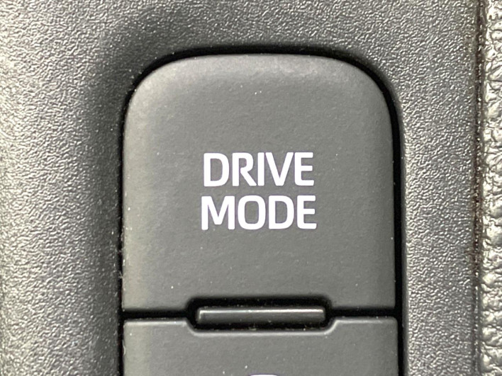 2020 Toyota Yaris 6AA-MXPH10 (UW-69ef58ad1db5c)[23]