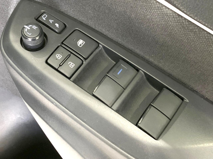 2020 Toyota Yaris 6AA-MXPH10 (UW-69ef58ad1db5c)[13]