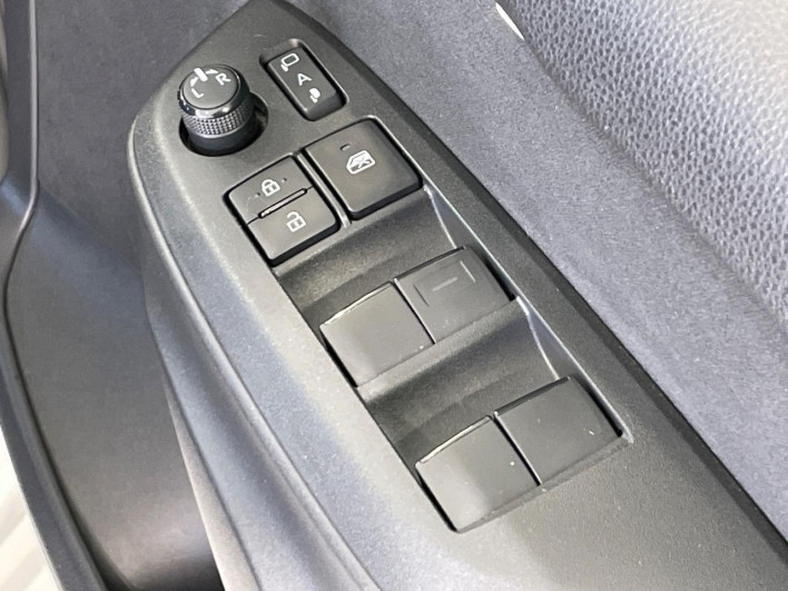 2023 Toyota Yaris 6AA-MXPH10 (UW-69ef58ae1436d)[22]