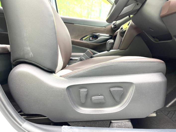 2023 Toyota Yaris Cross 6AA-MXPJ10 (UW-69ef58b2483e4)[20]