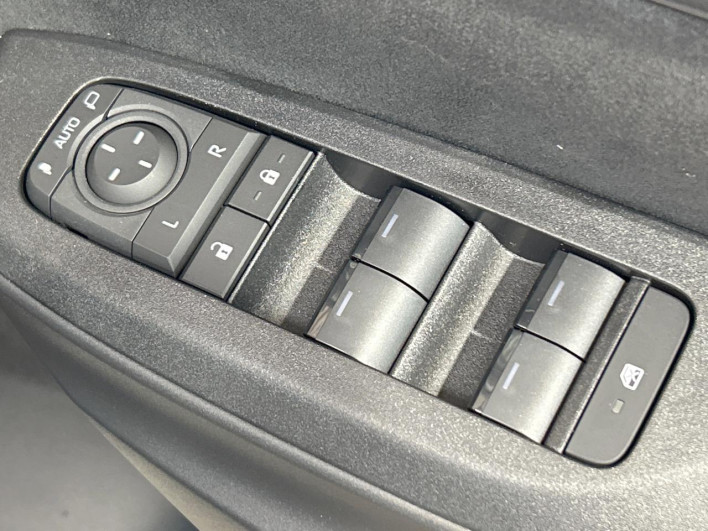 2026 Toyota Yaris Cross 6AA-MXPJ10 (UW-69ef58b3e8fac)[28]