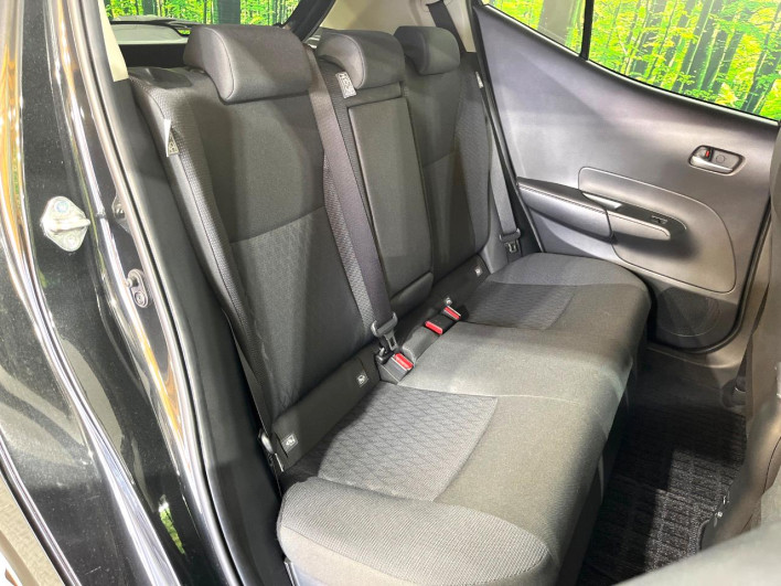 2022 Toyota Aqua 6AA-MXPK11 (UW-69ef58b4a431c)[25]