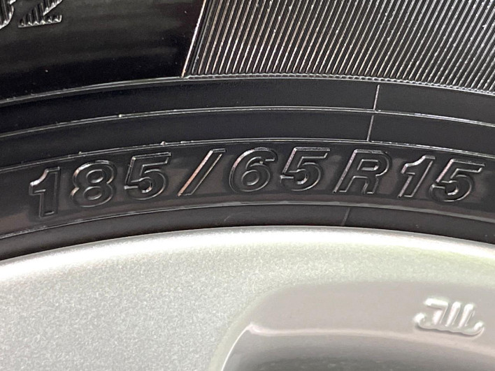 2022 Toyota Aqua 6AA-MXPK11 (UW-69ef58b4a431c)[21]