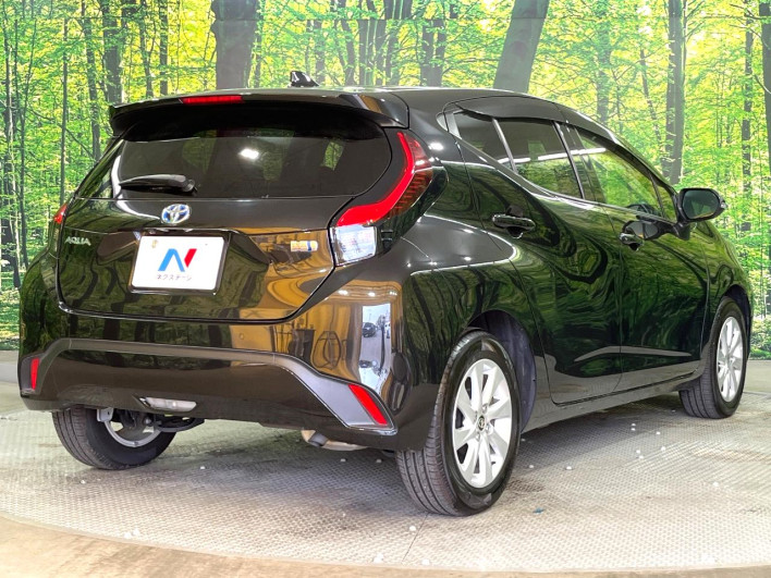 2022 Toyota Aqua 6AA-MXPK11 (UW-69ef58b4a431c)[9]
