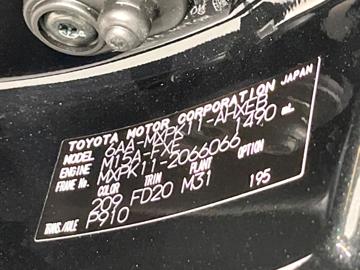 2022 Toyota Aqua 6AA-MXPK11 (UW-69ef58b4a431c)[1]