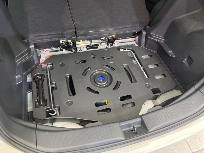 2022 Toyota Aqua 6AA-MXPK11 (UW-69ef58b4c0c18)[20]