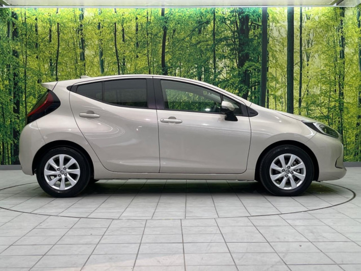 2022 Toyota Aqua 6AA-MXPK11 (UW-69ef58b4c0c18)[29]