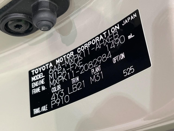 2022 Toyota Aqua 6AA-MXPK11 (UW-69ef58b4c0c18)[1]