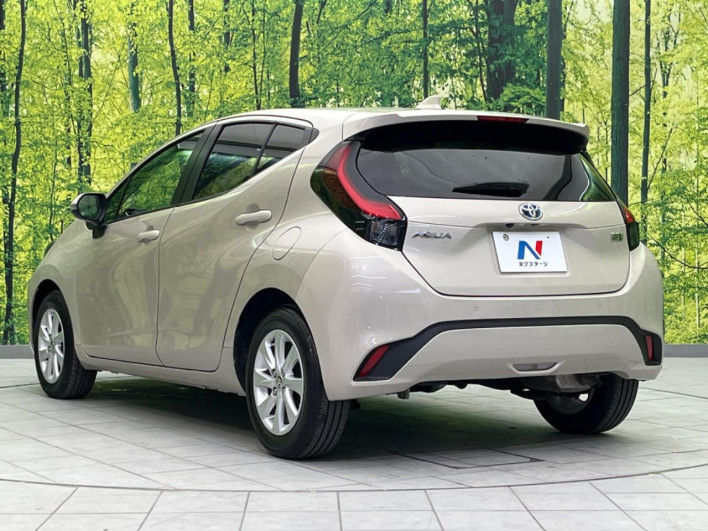 2022 Toyota Aqua 6AA-MXPK11 (UW-69ef58b4c0c18)[17]