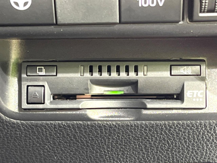 2023 Toyota Aqua 6AA-MXPK11 (UW-69ef58b536109)[11]