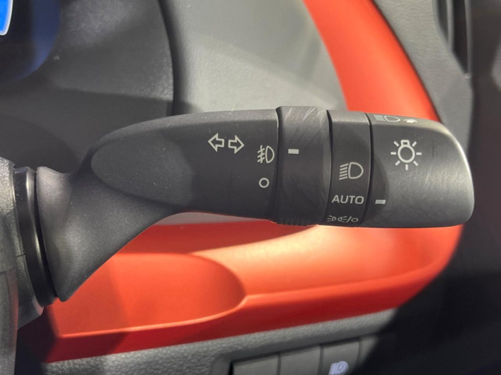 2023 Toyota Aqua 6AA-MXPK11 (UW-69ef58b536109)[16]