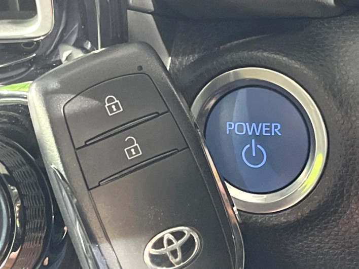 2023 Toyota Aqua 6AA-MXPK11 (UW-69ef58b536109)[19]