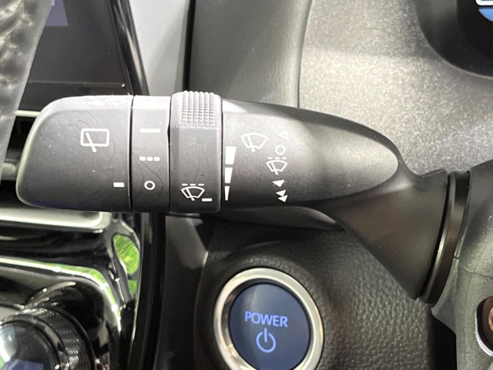 2023 Toyota Aqua 6AA-MXPK11 (UW-69ef58b536109)[17]