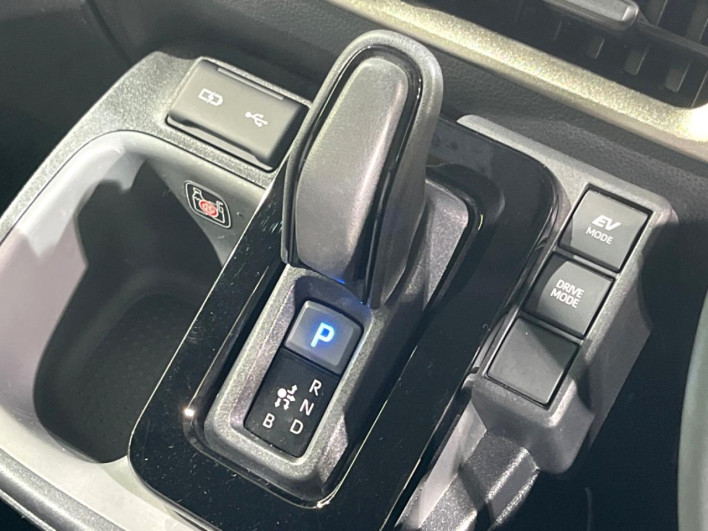 2022 Toyota Sienta 6AA-MXPL10G (UW-69ef58b6d55ca)[13]