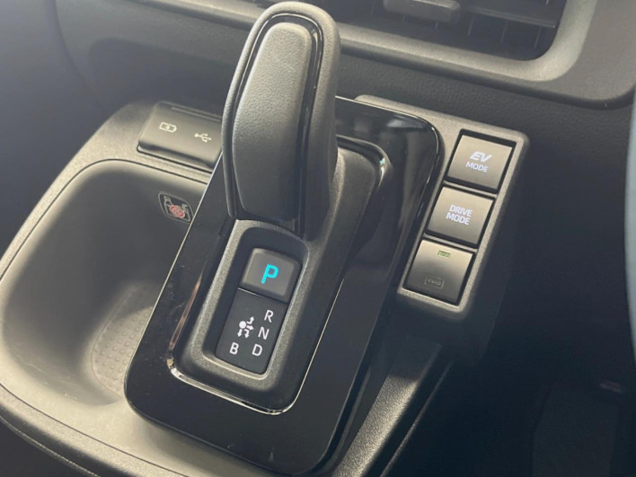 2023 Toyota Sienta 6AA-MXPL10G (UW-69ef58b81a6ff)[15]