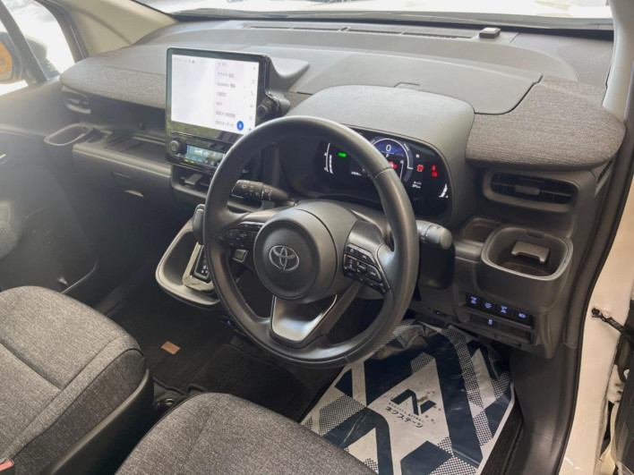 2023 Toyota Sienta 6AA-MXPL10G (UW-69ef58b81a6ff)[21]