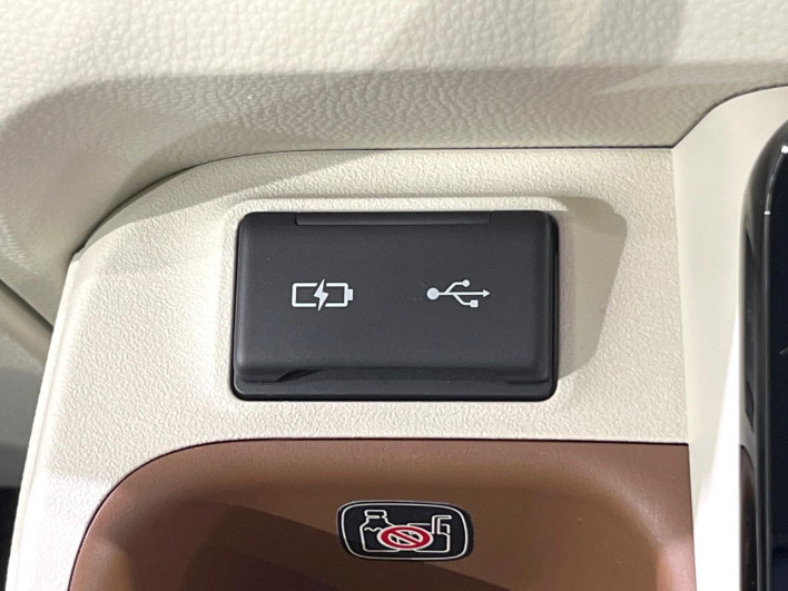 2025 Toyota Sienta 6AA-MXPL10G (UW-69ef58b986f84)[23]