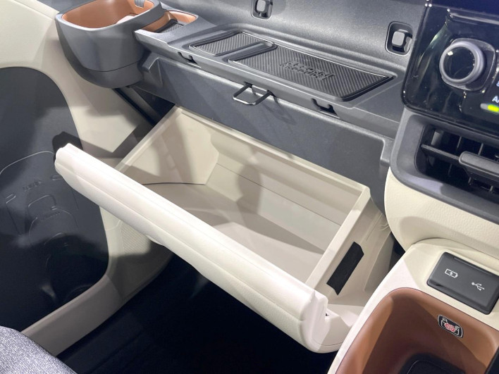 2025 Toyota Sienta 6AA-MXPL10G (UW-69ef58b986f84)[22]