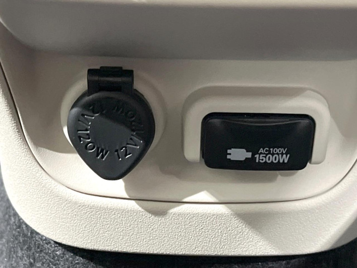 2025 Toyota Sienta 6AA-MXPL10G (UW-69ef58b986f84)[28]