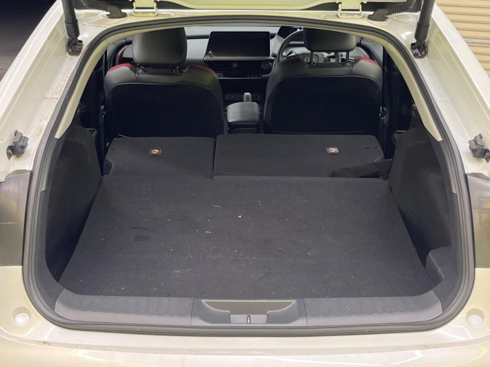 2023 Toyota Prius 6AA-MXWH60 (UW-69ef58bd03594)[21]