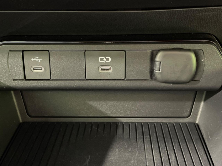 2025 Toyota Prius 6AA-MXWH60 (UW-69ef58be713de)[24]