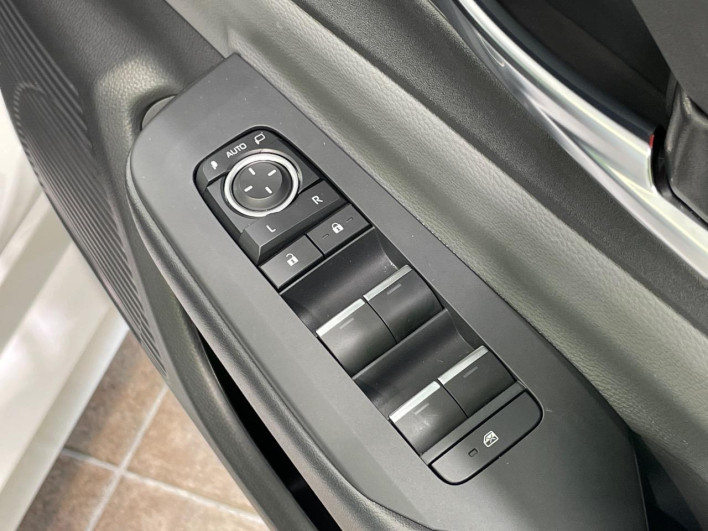 2025 Toyota Prius 6AA-MXWH60 (UW-69ef58be713de)[13]